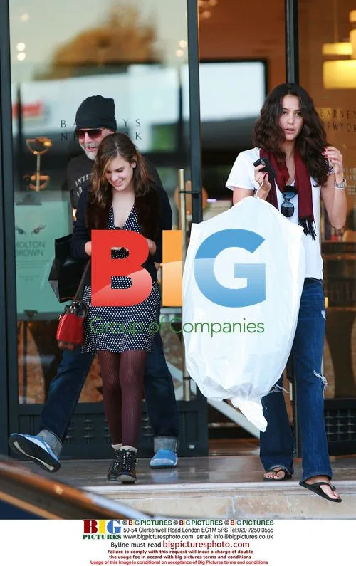 Bruce Willis shopping with daughter and girlfriend
