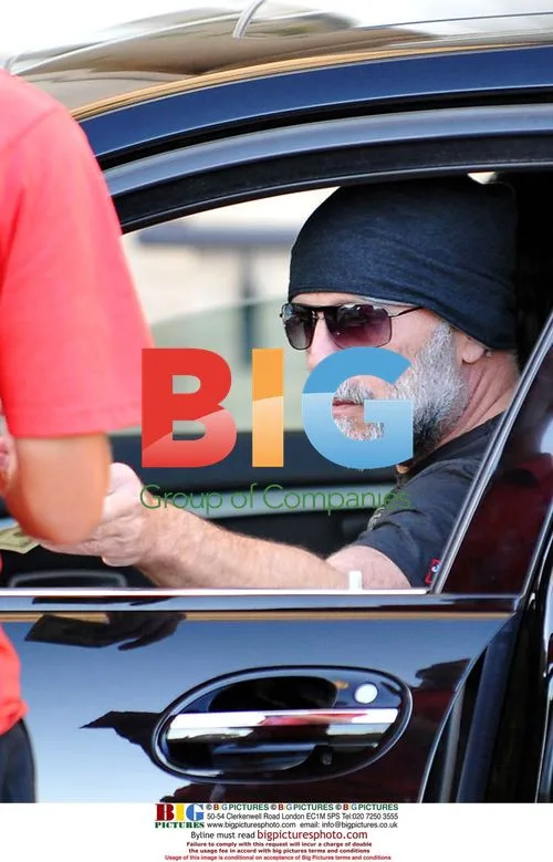 Bruce Willis and Scout Willis shopping