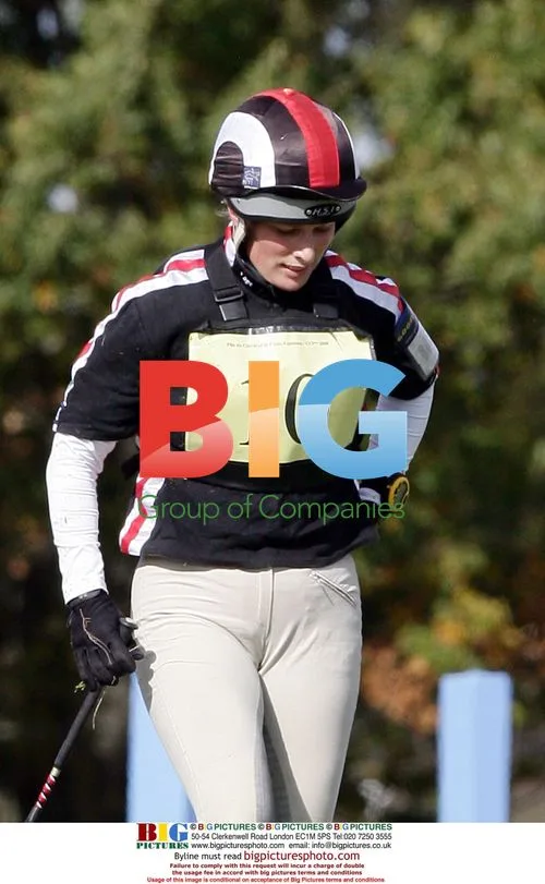 Zara Phillips Falls Off Horse