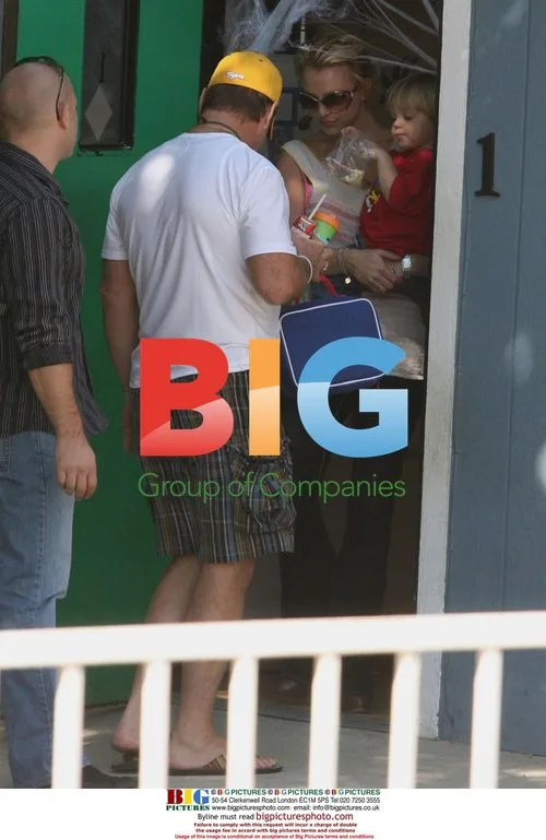 Britney Spears picks up son from pre-school