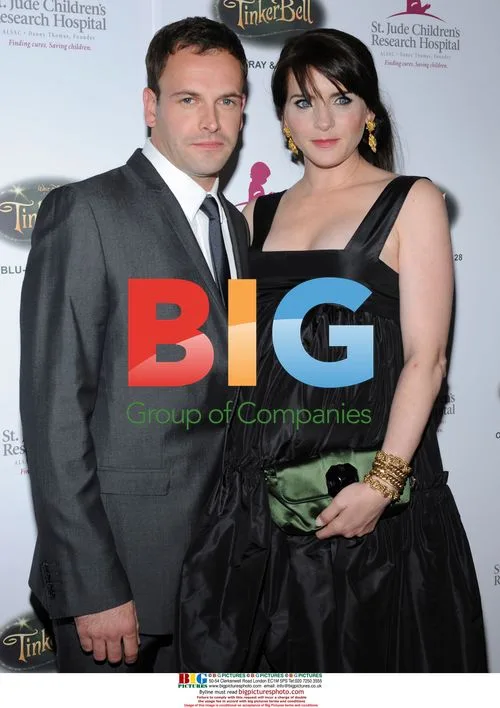 Jonny Lee Miller and wife Michele Hicks