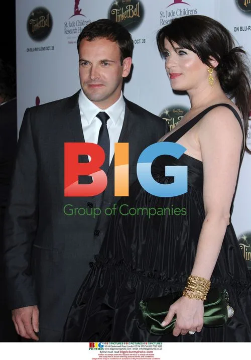 Jonny Lee Miller and Michele Hicks