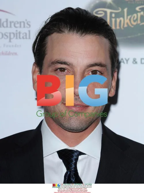 Skeet Ulrich at Runway For Life Charity Event