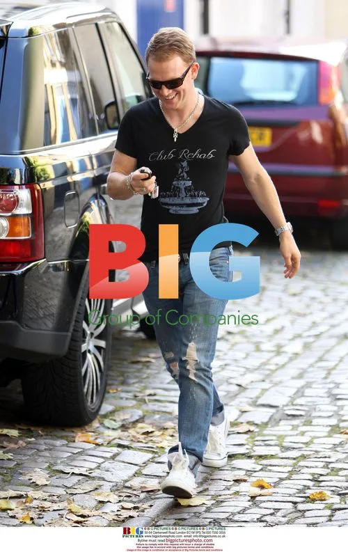 Big Brother contestants shopping