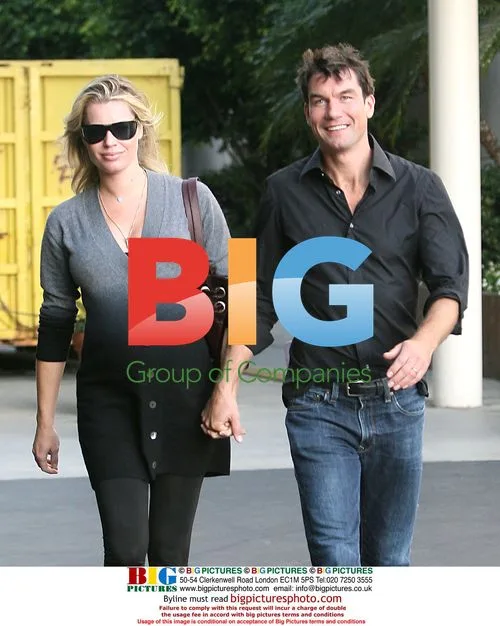 Pregnant Rebecca Romijn and Jerry O'Connell