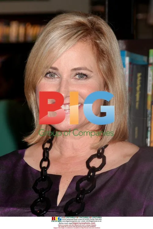 Maureen McCormick signs book "Here's The Story"