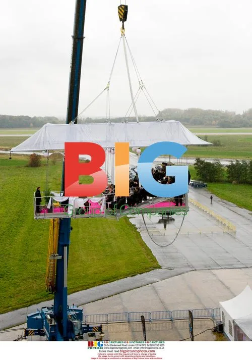 Couple Marries 50m Above Ground in Belgium