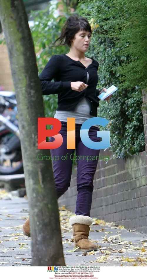 Gemma Arterton sprints to local shop