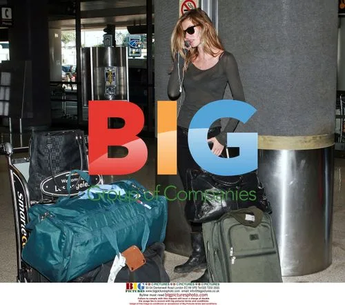 Gisele Bundchen Arriving at LAX