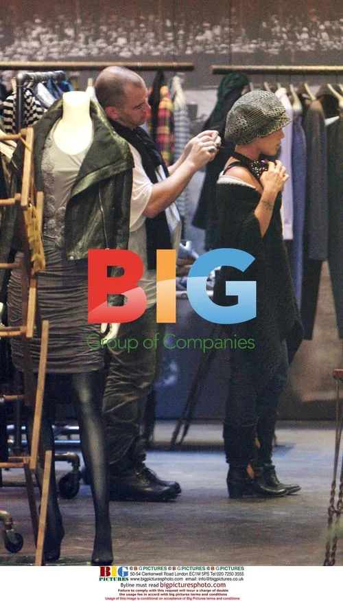 Pink goes shopping in NYC