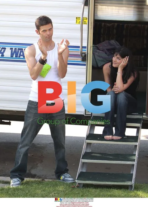 Selma Blair and Mikey Day on "Kath & Kim" set
