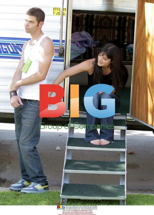 Selma Blair and Mikey Day on "Kath & Kim" set