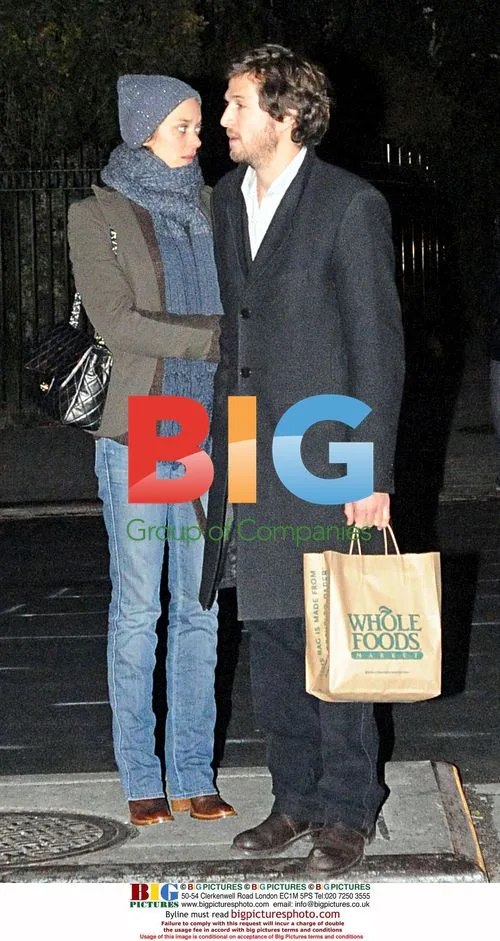 Guillaume Canet & Marion Cotillard Grab Snacks