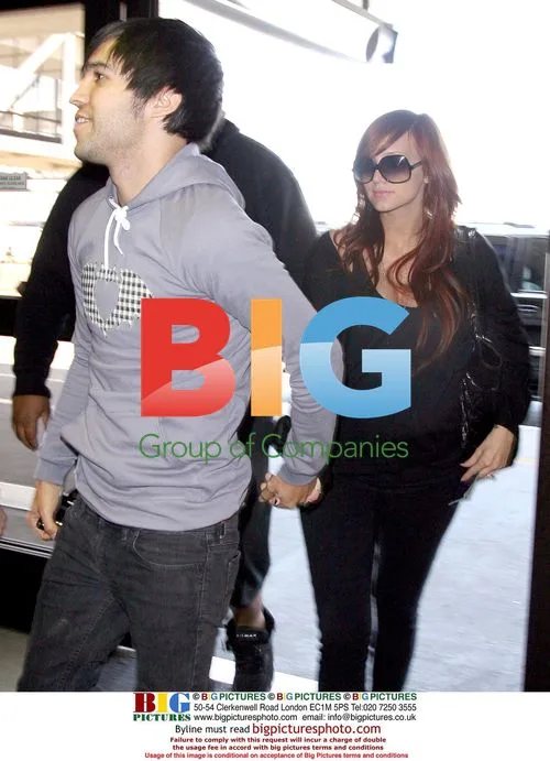 Ashlee Simpson and Pete Wentz at LAX