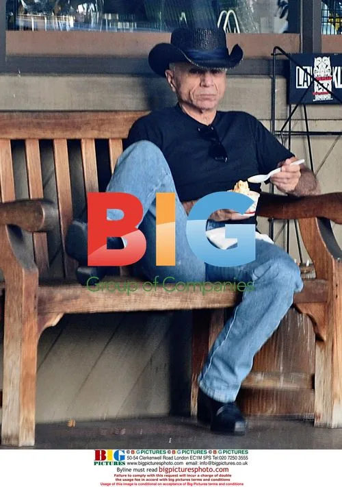 Robert Blake eats frozen yogurt