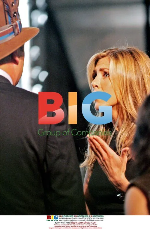 Jennifer Aniston films '30 Rock' with Alec Baldwin
