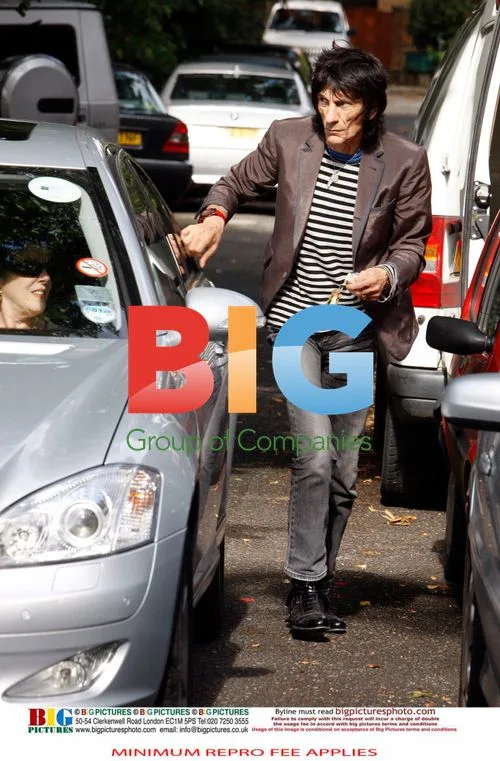 Ronnie Wood Arrives at New Home with Girlfriend