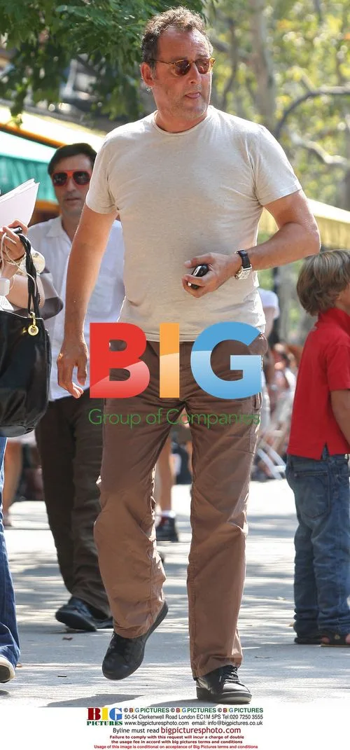 Jean Reno has lunch with wife Zofia Borucka