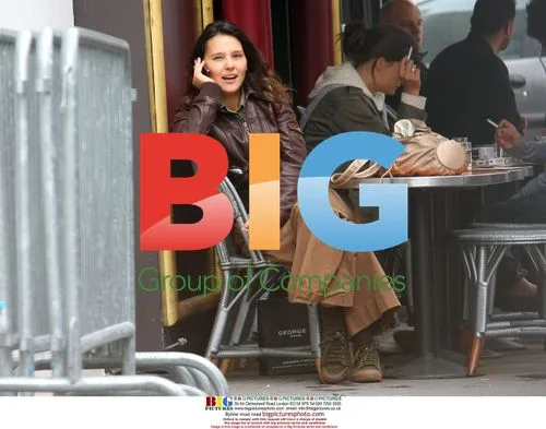 Virginie Ledoyen has lunch alone in Paris