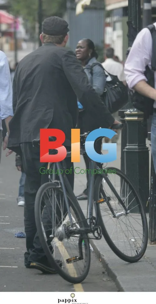 Damon Albarn gets help with bike in London