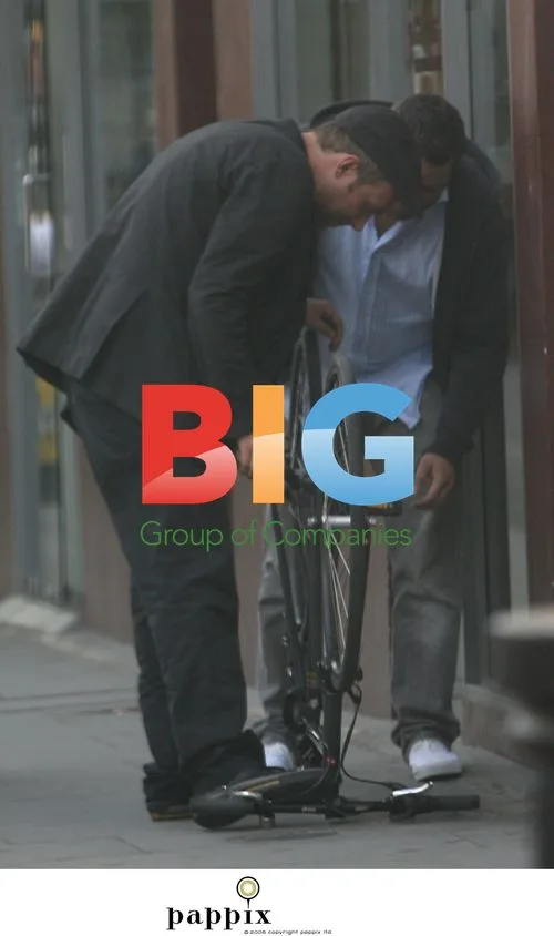 Damon Albarn has trouble with his bike in London