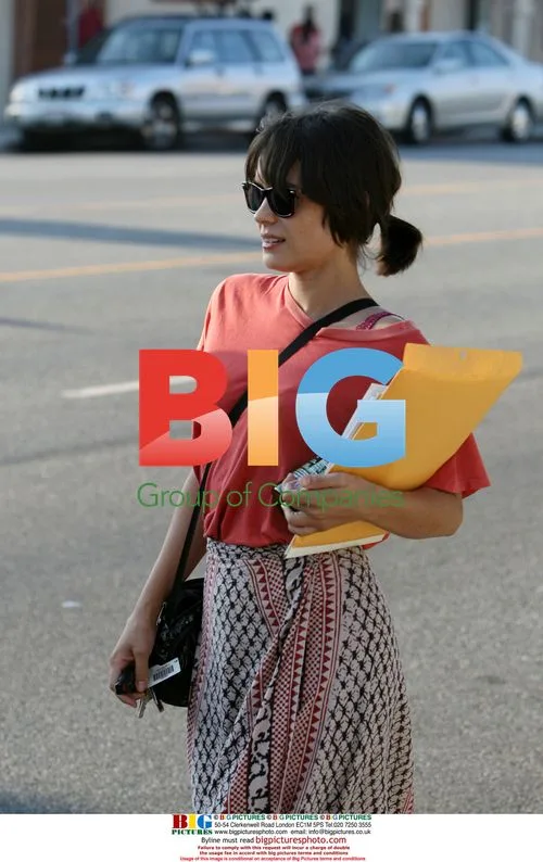 Shannyn Sossamon visits Larchmont Village