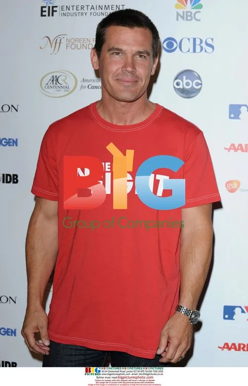 Celebs arrive to Stand Up for Cancer event