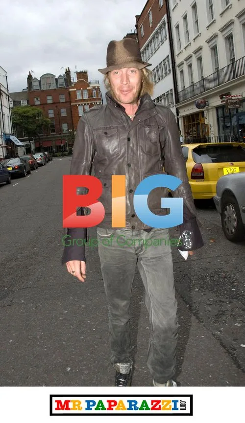 Rhys Ifans Lunch with Mystery Brunette