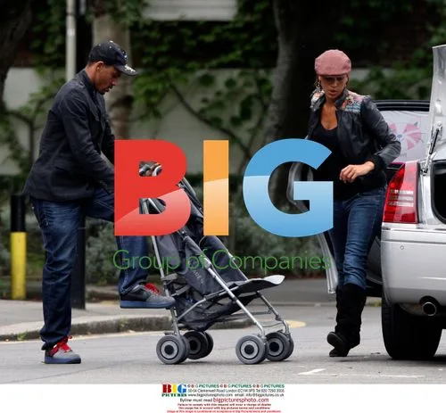 Singer Javine Hylton with family