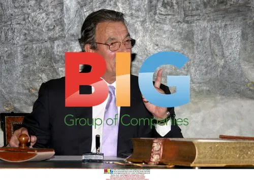 Eric Braeden Signs Golden Book in Hamburg