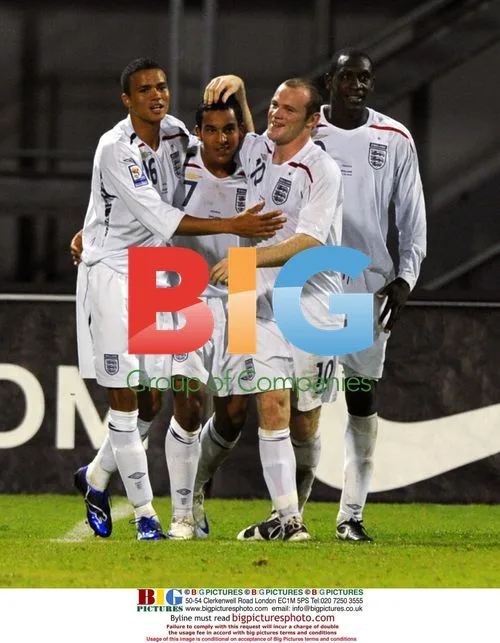 Theo Walcott Celebrates 3rd Goal