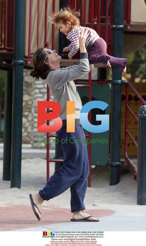 Amanda Peet and Family Outing