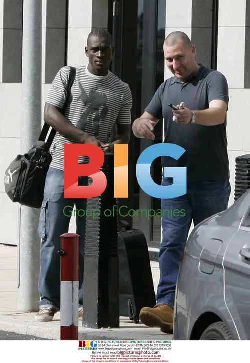 Marouane Fellaini and Segundo Castillo leaving Everton's training