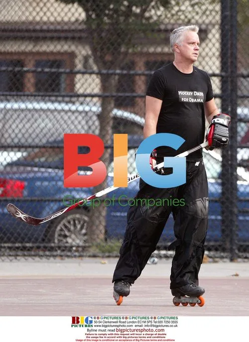 Tim Robbins plays street hockey