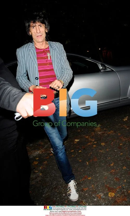 Ronnie Wood arrives home with balance issues