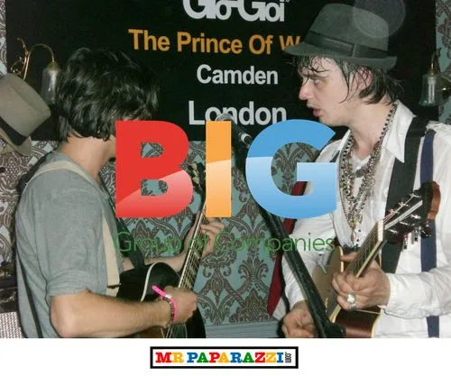 Libertines Bandmates Reunite for Surprise Gig