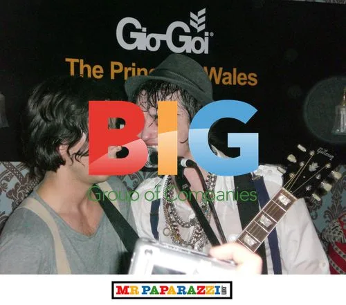 Former Libertines reunite for impromptu gig