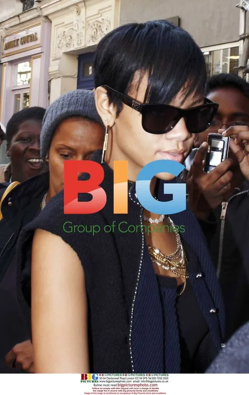 Rihanna Shopping in Paris