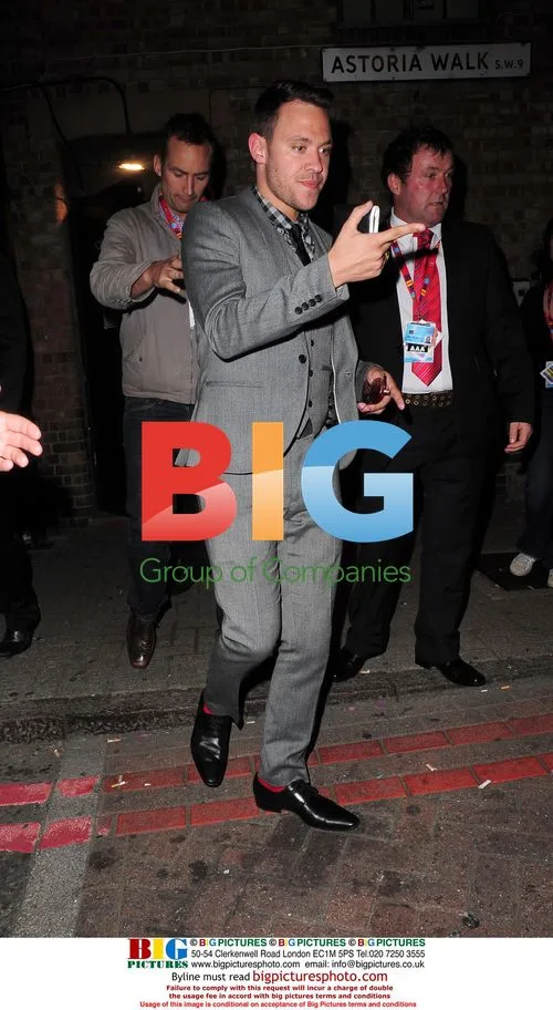 Will Young throws Jammy Doggers to fans