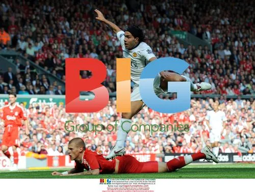 Carlos Tevez scores for Manchester United