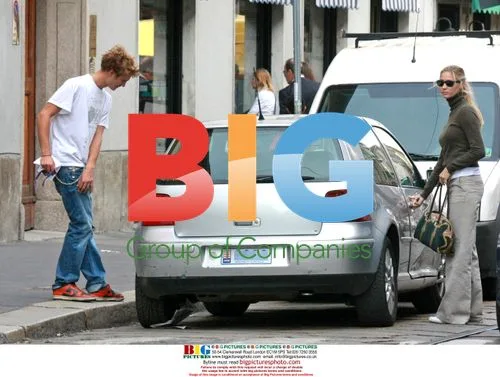 Pierre Casiraghi and Beatrice Borromeo move furniture
