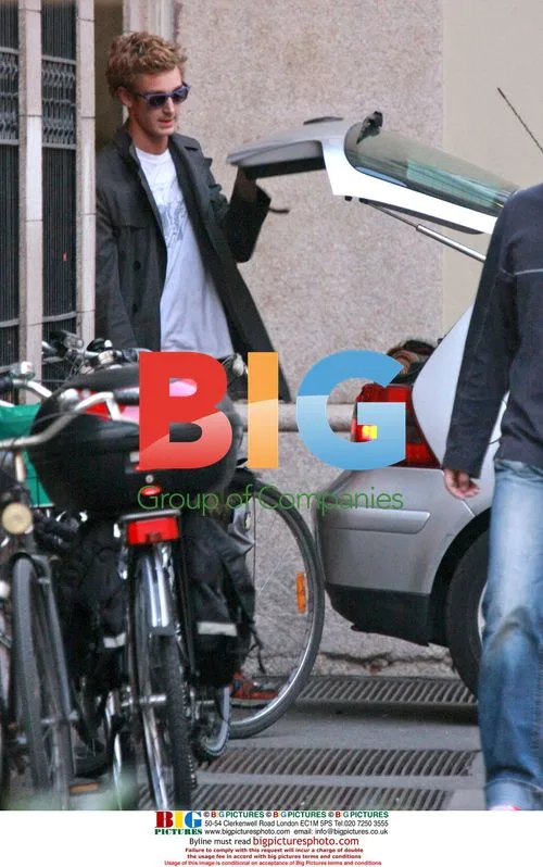 Pierre Casiraghi Helps Girlfriend Move