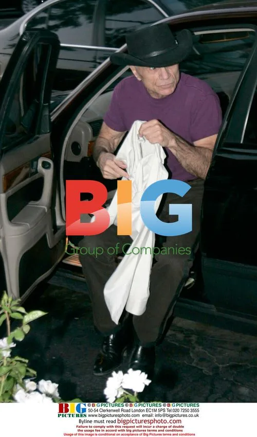 Robert Blake Shopping at Beverly Glen