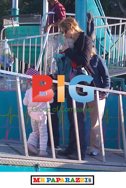 Julia Roberts with kids at Guilford Fair
