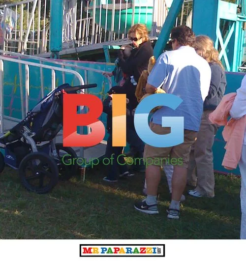 Julia Roberts with kids at Guilford Fair