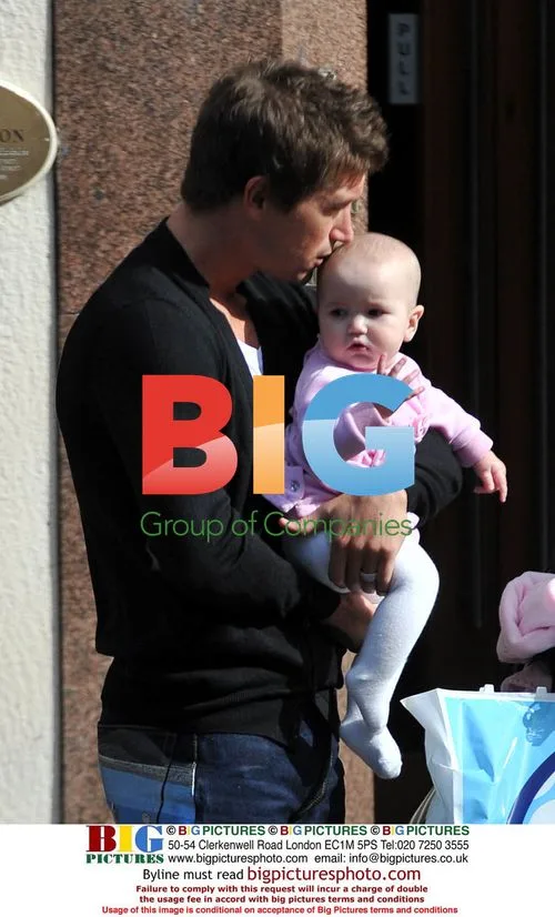 Harry Kewell and Sheree Murphy with Daughter