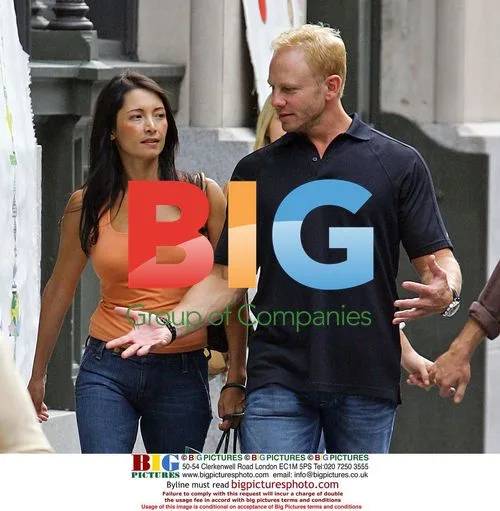 Ian Ziering Strolls Through Soho