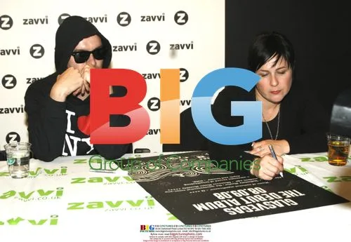 Glasvegas Perform and Sign Debut Album