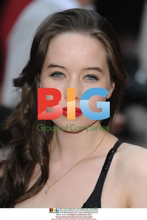 Anna Popplewell at "How To Lose Friends" premiere