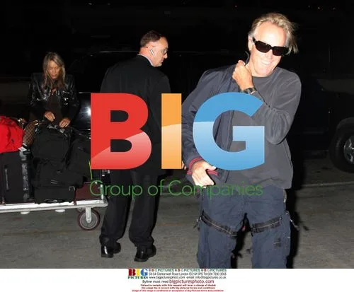 Peter Fonda getting searched at LAX